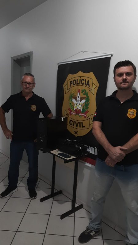 Foram apreendidos um smartphone, computador, notebook e um PS4. – Foto: Pol&iacute;cia Civil / Reprodu&ccedil;&atilde;o ND