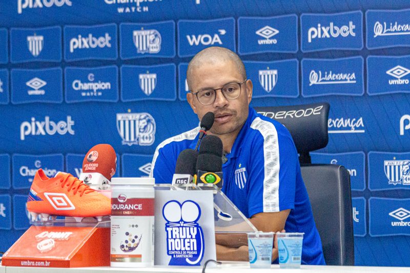 Alex durante coletiva na manhã desta quinta-feira