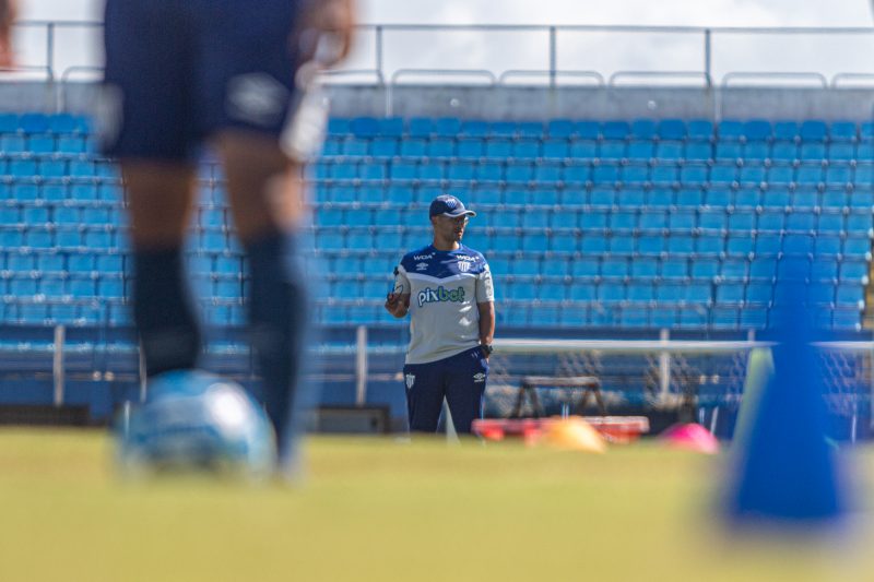 Alex vai ganhar reforços para a Série B no Avaí