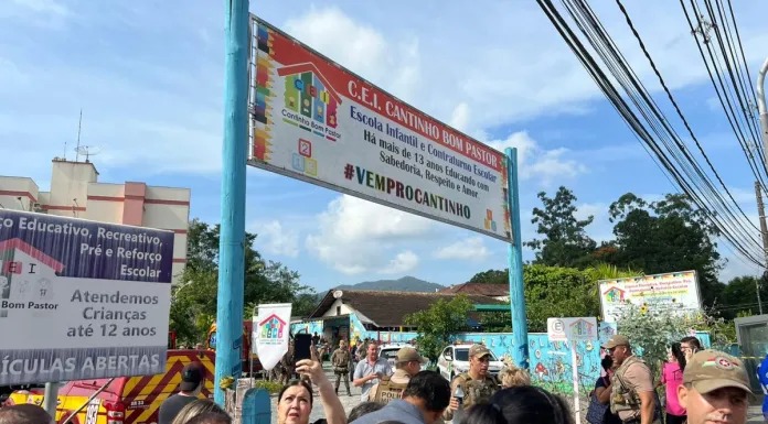 Crian&ccedil;as mortas estavam brincando no p&aacute;tio da creche, diz PM – Foto: ataque em blumenau