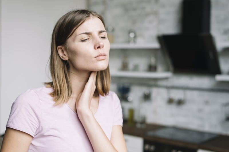 Infected people may suffer from sore throat – Photo: Freepik/ND