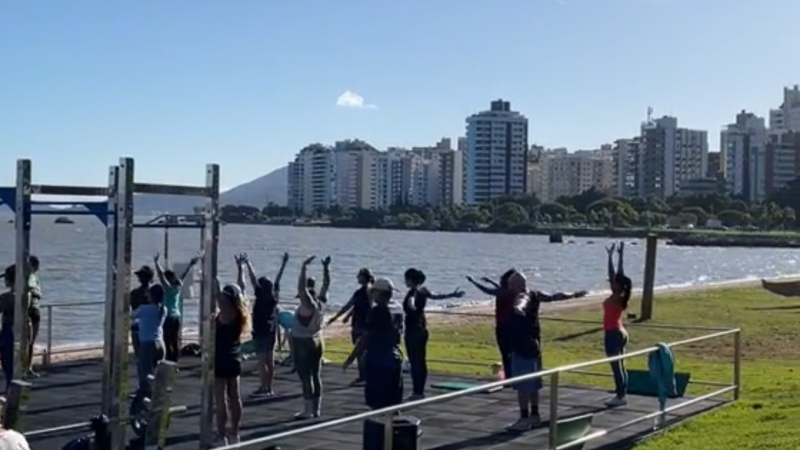 Academia funciona na Beira-Mar Norte, em Florianópolis, e oferta musculação e outras atividades