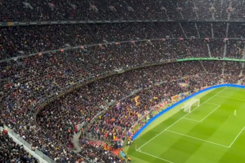 No minuto 10 do jogo contra o Real Madrid, torcida blaugrana fez ecoar o nome de Messi no Camp Nou – Foto: Reprodu&ccedil;&atilde;o/Twitter