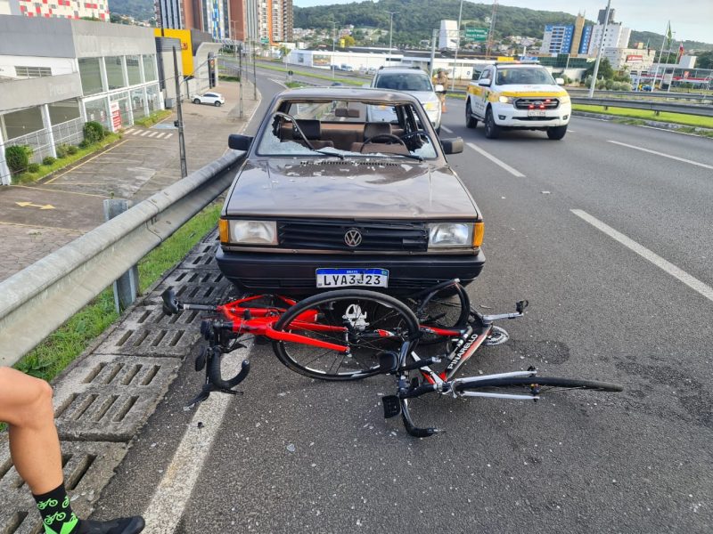 Motorista embriagado atropela ciclistas em Crici&uacute;ma – Foto: Divulga&ccedil;&atilde;o/ND