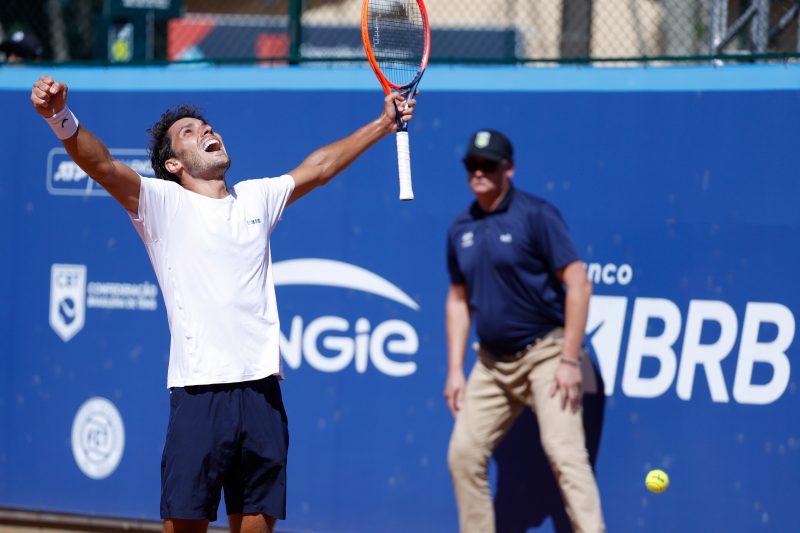 Eduardo Ribeiro comemora vitória contra argentino nas oitavas de final