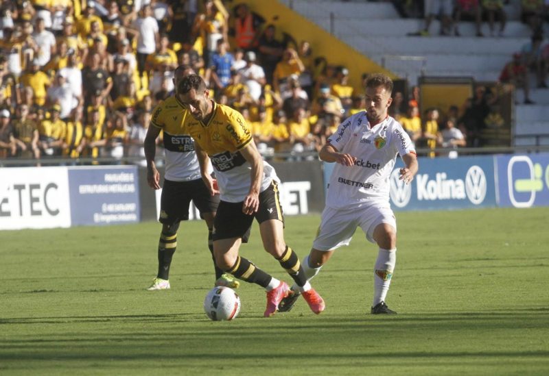 SC - BRUSQUE - 08/04/2023 - CATARINENSE 2023, BRUSQUE X CRICIUMA - Gustavo  goalkeeper of Criciuma during a