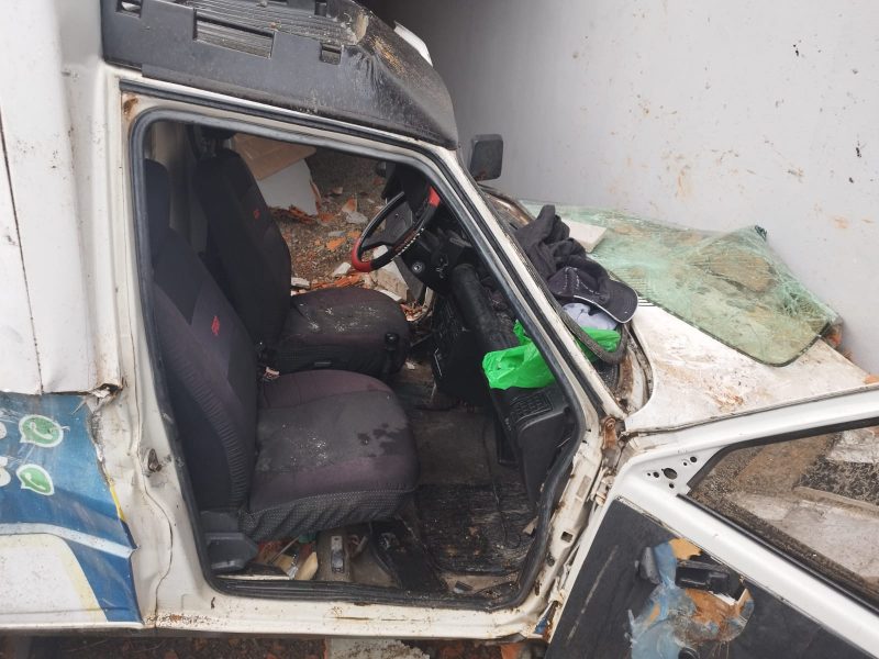The driver and two passengers were injured - Photo: Military Police/Reproduction/ND