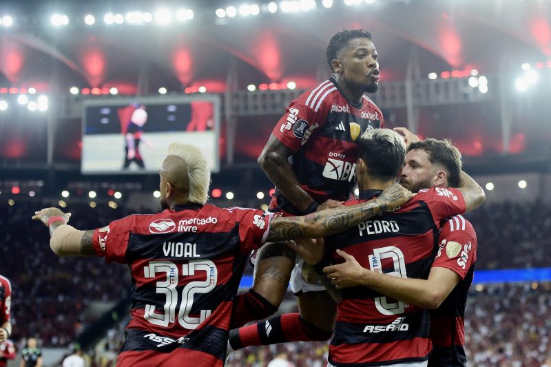 Corinthians busca vitória para ampliar vantagem na tabela do