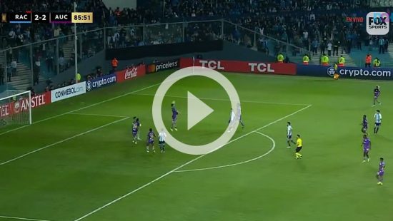 Belo gol do Arsenal! Triangulação pelos lados, atrai adversário e infi