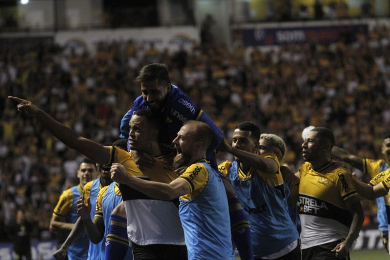 Com gol nos acréscimos, Tigre vence o Brusque