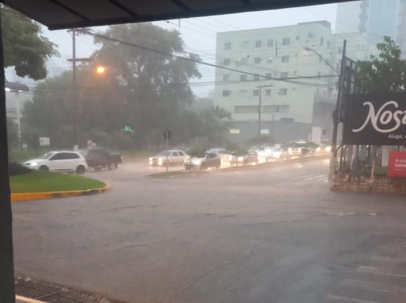 Conforme a Defesa Civil foram registrados alagamentos na rua Rui Barbosa com a rua Clevel&acirc;ndia. &mdash; Foto: Defesa Civil/Internet/Reprodu&ccedil;&atilde;o/ND