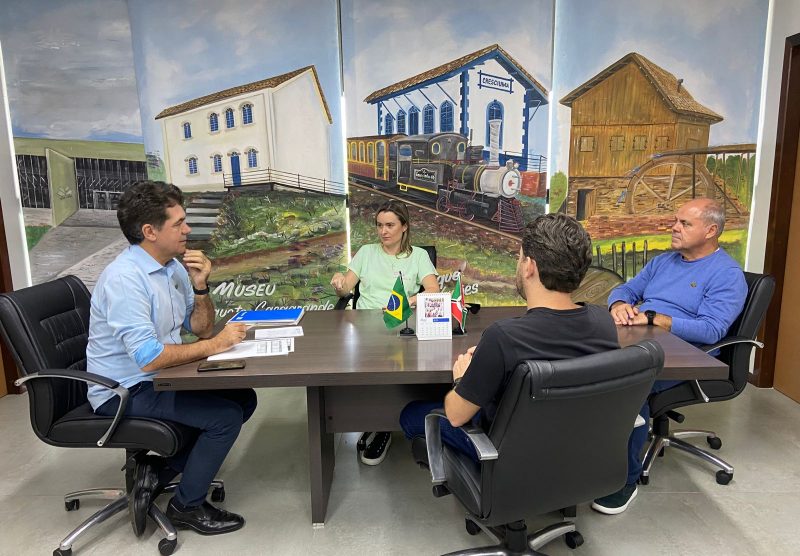 Deputada Federal J&uacute;lia Zanatta visitou gabinete do prefeito Cl&eacute;sio Salvaro nesta semana – Foto: Divulga&ccedil;&atilde;o/ND