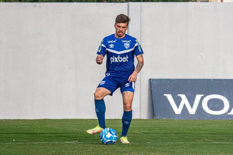 Atacante Júlio César deve fazer primeira partida como titular do Avaí 