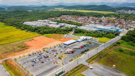 Gigante do plástico de Joinville anuncia processo de compra de indústria da cidade