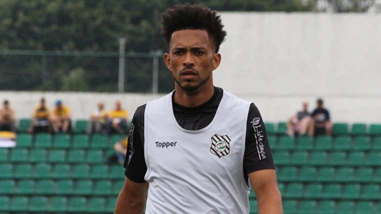 Luís Ricardo ainda com a camisa do Figueirense