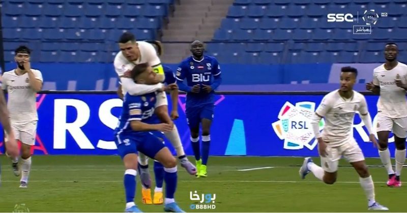 Cristiano Ronaldo aplica mata leão em Gustavo Cuellar