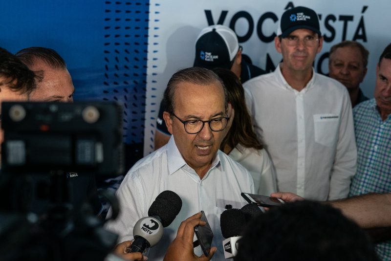 Governador fez visita na The Ocean Race em Itaja&iacute; – Foto: Bruno Golembiewski/Reprodu&ccedil;&atilde;o/ND