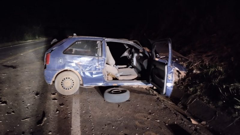 Motorista do carro teve ferimentos graves. – Foto: PMRv/Divulga&ccedil;&atilde;o/ND