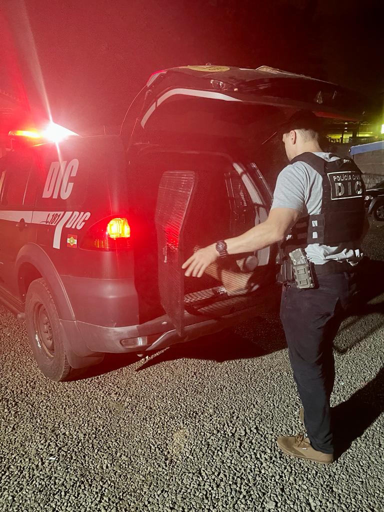 73 pessoas foram presas e foram apreendidos 3,7 kg de drogas, 22 armas de fogo e 389 munições.  - Polícia Civil/Reprodução/ND