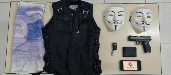 M&atilde;e e filho s&atilde;o presos ap&oacute;s causar acidente e extorquir R$1000 de v&iacute;tima em Blumenau – Foto: Pol&iacute;cia Militar/Reprodu&ccedil;&atilde;o/ND