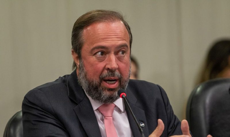 Ministro de Minas e Energia, Alexandre Silveira, disse nesta quarta (5) que Uni&atilde;o far&aacute; proposta por nova pol&iacute;tica de pre&ccedil;os na Petrobras – Foto: Ag&ecirc;ncia Brasil/ND