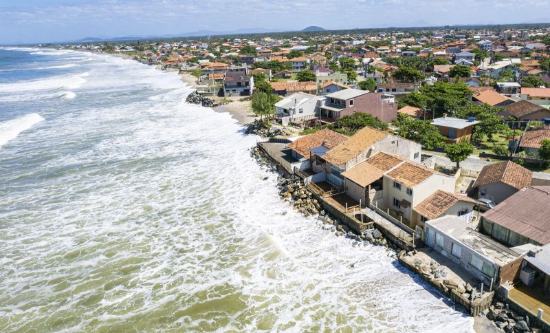 Litoral pode ter ressaca e mar agitado