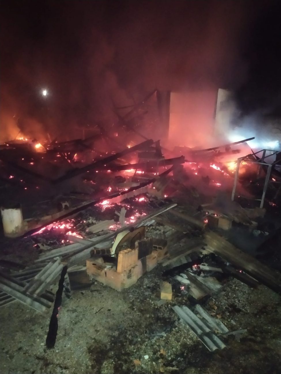 A wooden house was completely destroyed by fire early this Sunday morning (2) in Brusque – Fire Department/Disclosure/ND