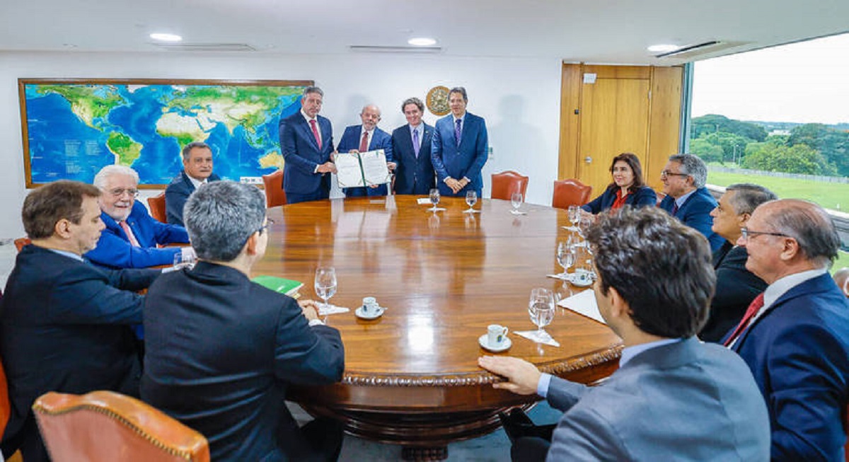 Saiba o que prevê o projeto do arcabouço fiscal entregue por lula ao congresso nacional