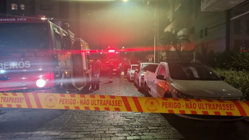 The apartment caught fire late this Friday evening (14) in the Velha district, in Blumenau – Photo: Marco Aurelio Junior/NDTV
