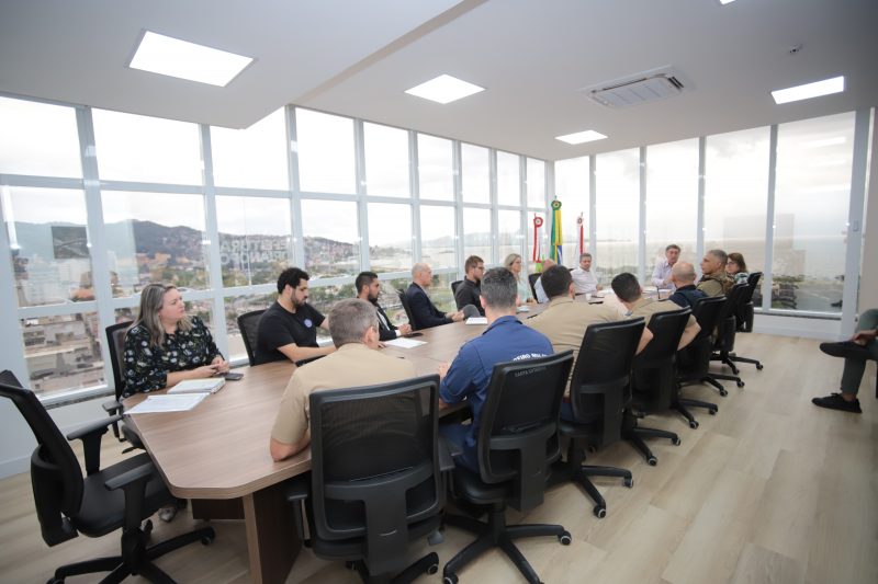 Prefeito reuniu, nesta quarta-feira (5), representantes das for&ccedil;as de seguran&ccedil;a e secret&aacute;rios municipais – Foto: Pedro Perez/Divulga&ccedil;&atilde;o/ND