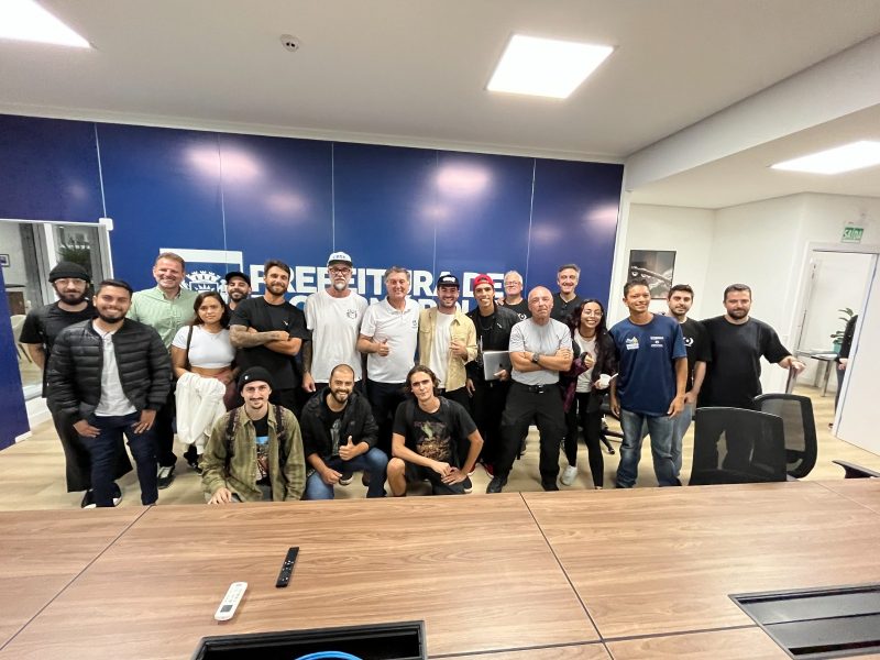 Prefeito Top&aacute;zio Neto conversou com skatistas nesta quinta-feira (6) – Foto: Divulga&ccedil;&atilde;o/ND