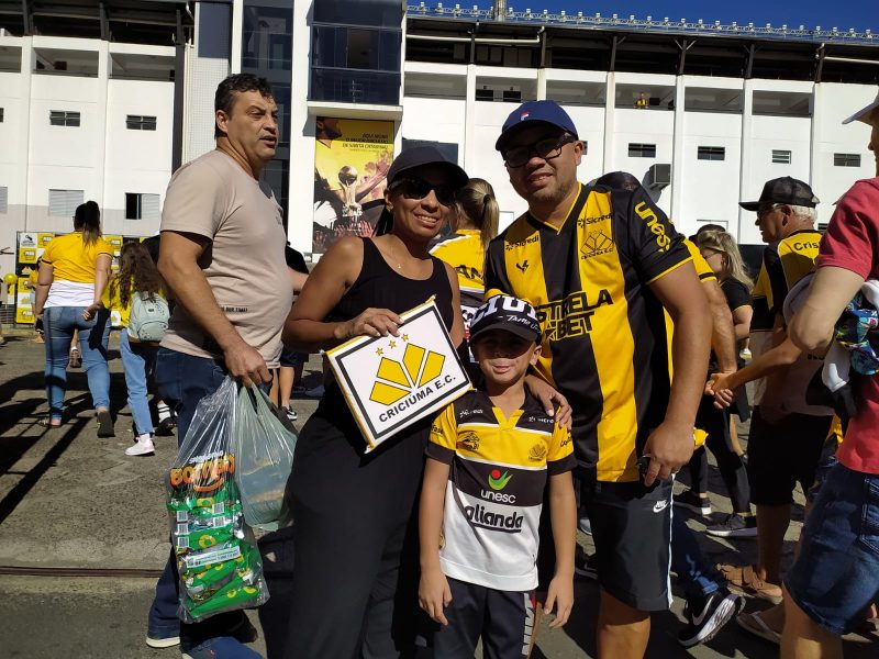 Karine, Bruno e o pequeno Bernardo marcam presen&ccedil;a no Heriberto H&uuml;lse – Foto: Ian Sell/ND