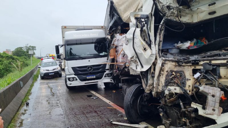 Acidente envolveu cinco ve&iacute;culos – Foto: Reprodu&ccedil;&atilde;o/Internet/ND