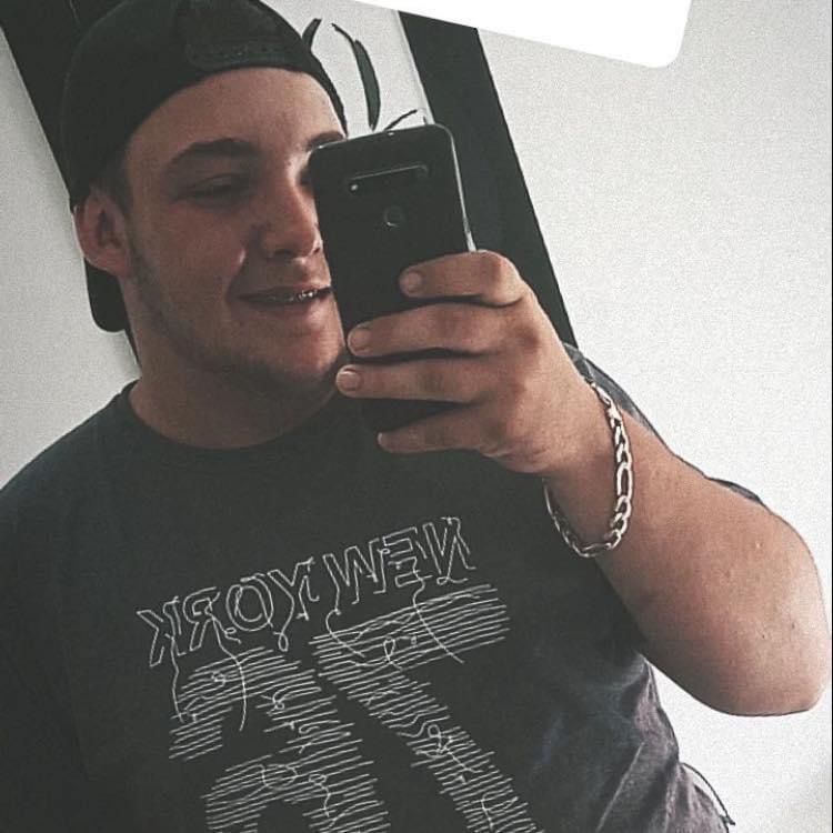 Jovem que morreu ap&oacute;s carro bater em poste em Rio do Sul &eacute; identificado – Foto: Redes Sociais/Reprodu&ccedil;&atilde;o/ND