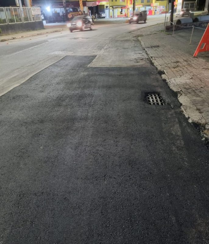 Obra na rua dos Ca&ccedil;adores foi alvo de vandalismo e terminou em acidente com moto na semana passada – Foto: Samae/Divulga&ccedil;&atilde;o/ND