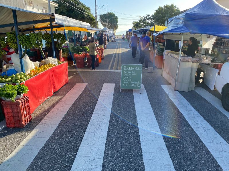 Feira do Balne&aacute;rio do Estreito, na Florian&oacute;polis continental chegou a ter tr&ecirc;s quarteir&otilde;es, hoje ocupa uma quadra com v&aacute;rias op&ccedil;&otilde;es de produtos para a comunidade – Foto: Windson Prado/ND