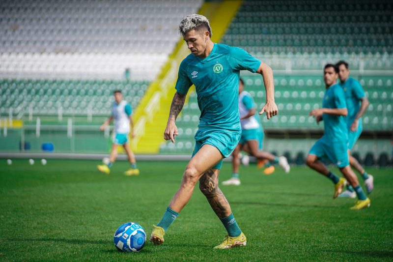 Bruno Naz&aacute;rio fica de fora ap&oacute;s ser titular em todos os jogos da Chapecoense – Foto: Tiago Meneghini/ACF/ND