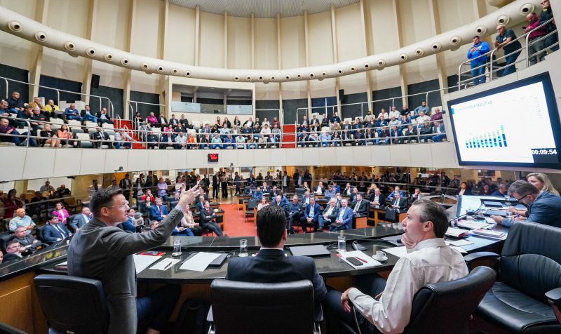 Prefeitos de SC, vereadores e deputados participaram da audiência