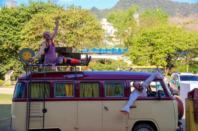 O espetáculo "Matraqueadas" apresenta contos populares narram a força feminina. 