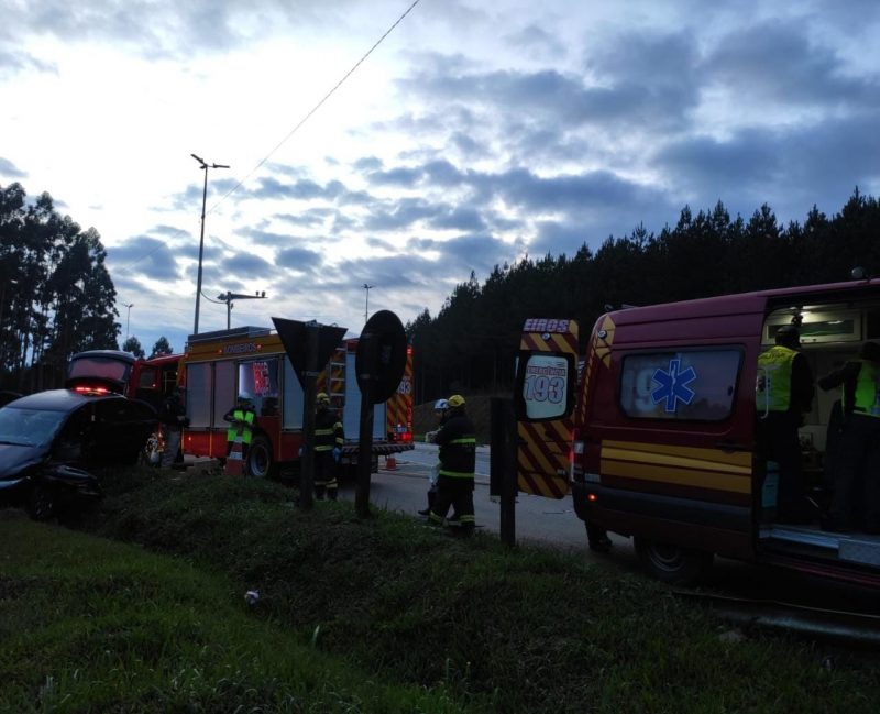 Movimentação de ambulâncias para atender o acidente