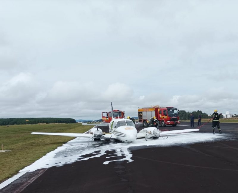 Avião dos bombeiros militares faz pouso forçado em aeroporto após falha mecânica em Lages