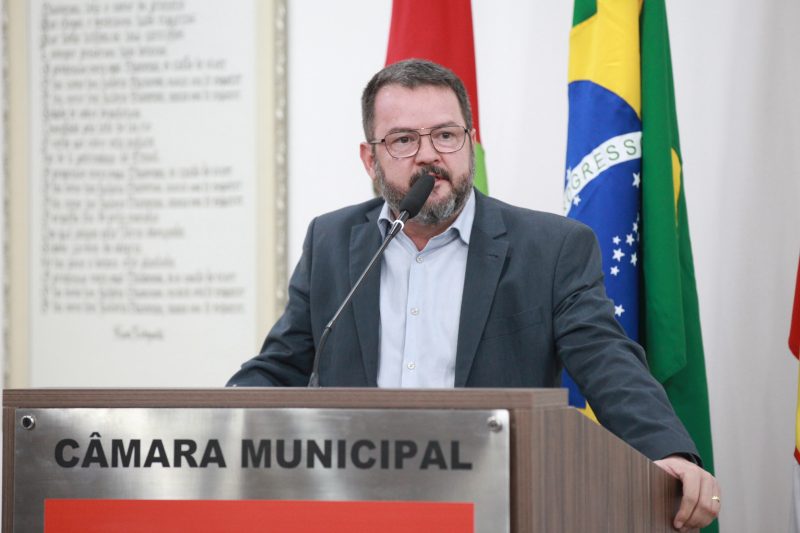 Proposta pelo presidente Almir Vieira (Progressistas), a reuni&atilde;o contou com a presen&ccedil;a do delegado-geral Ulisses Gabriel e de v&aacute;rias autoridades – Foto: Divulga&ccedil;&atilde;o/C&acirc;mara de Vereadores de Blumenau/Reprodu&ccedil;&atilde;o/ND