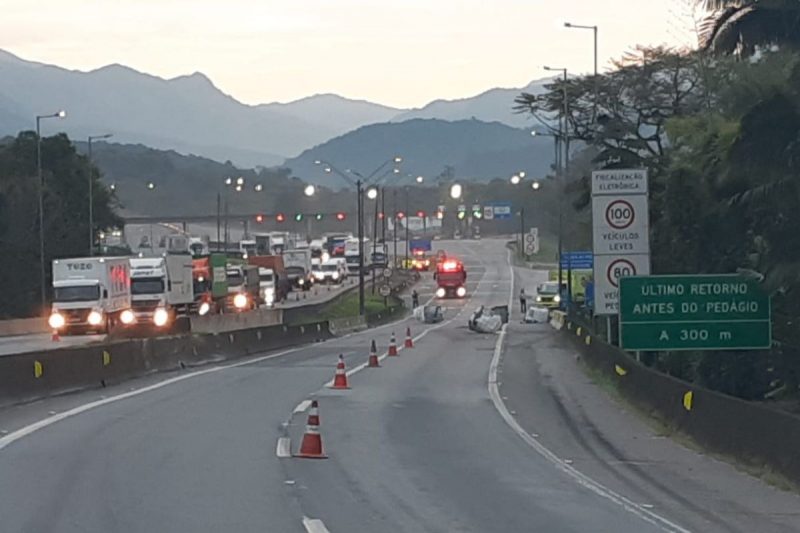 Acidente deixou filas quilom&eacute;tricas no trecho – Foto: PRF/Divulga&ccedil;&atilde;o/ND