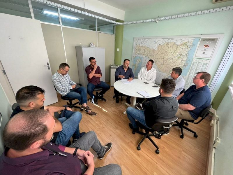Representante de &oacute;rg&atilde;o estadual que fiscaliza a empresa tamb&eacute;m participou do encontro nesta quarta-feira (24), em Florian&oacute;polis – Foto: C&acirc;mara Municipal de Gaspar/Divulga&ccedil;&atilde;o/ND