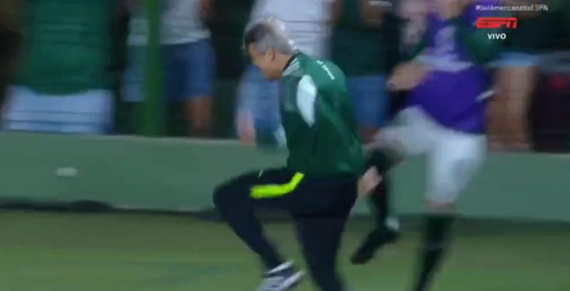 'Corridinha' do treinador do Goiás quebrou a web