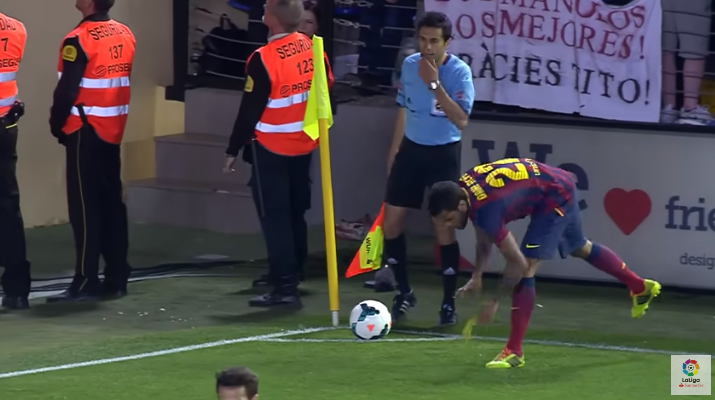 Daniel Alves combateu racismo comendo banana – Foto: La Liga