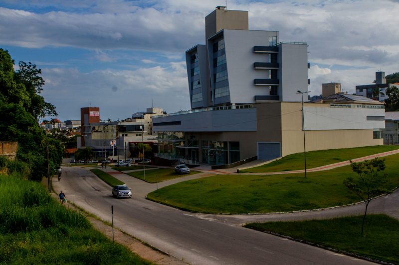 Sede do Detran SC funciona atualmente no bairro Coqueiros, em pr&eacute;dio alugado pelo governo do Estado – Foto: Foto Flavio Tin/Arquivo/ND