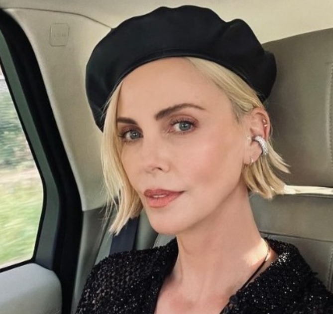 Charlize cresceu em uma &aacute;rea pobre da &Aacute;frica do Sul e enfrentou uma inf&acirc;ncia conturbada – Foto: @charlizeafrica/Instagram/Redes Sociais/Reprodu&ccedil;&atilde;o/ND