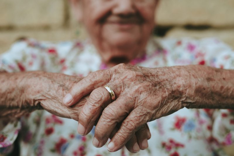 Pesquisadores usaram dados sobre o envelhecimento em população de países inteiros com pesquisa domiciliar