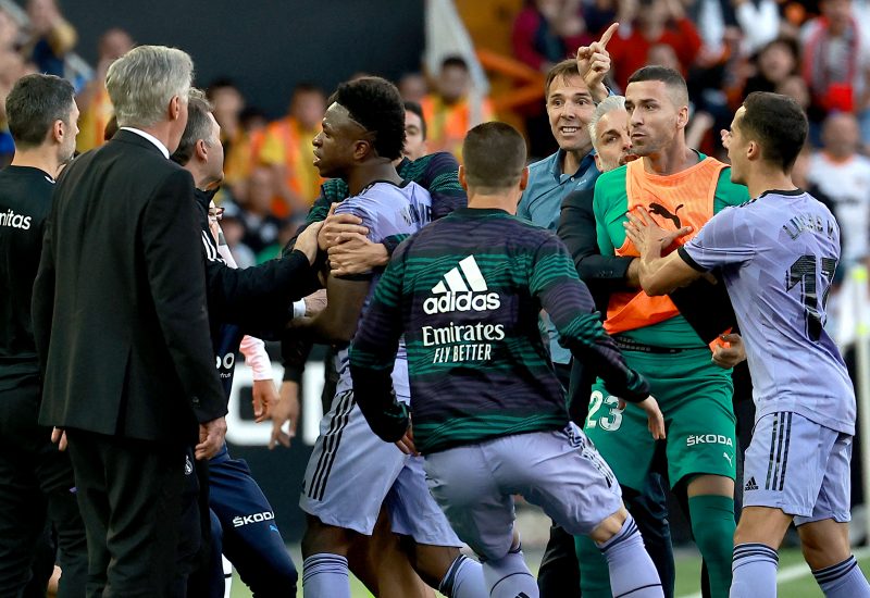 Vini Jr foi expulso mesmo após levar mata-leão de adversário